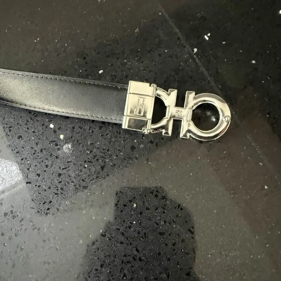 Salvatore Ferragamo Reversible Black Men’s Belt Size 42 - Picture 2 of 3